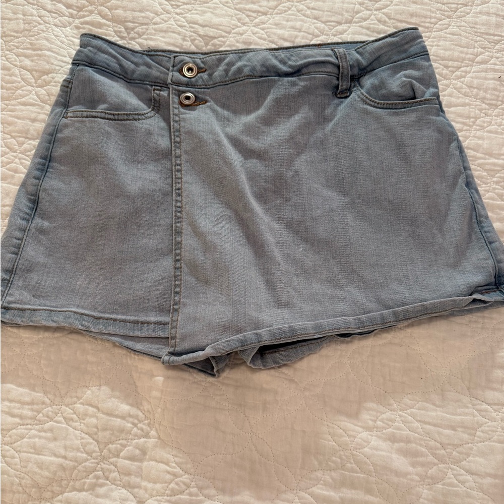 bcbg generation denim skirt with double button, size mediumm